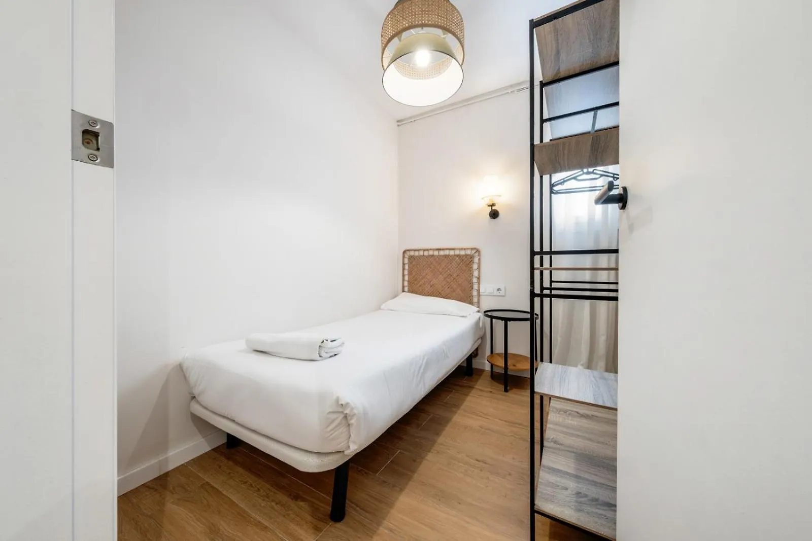 Bebarceloner Eixample Apartments - 4 Bedrooms