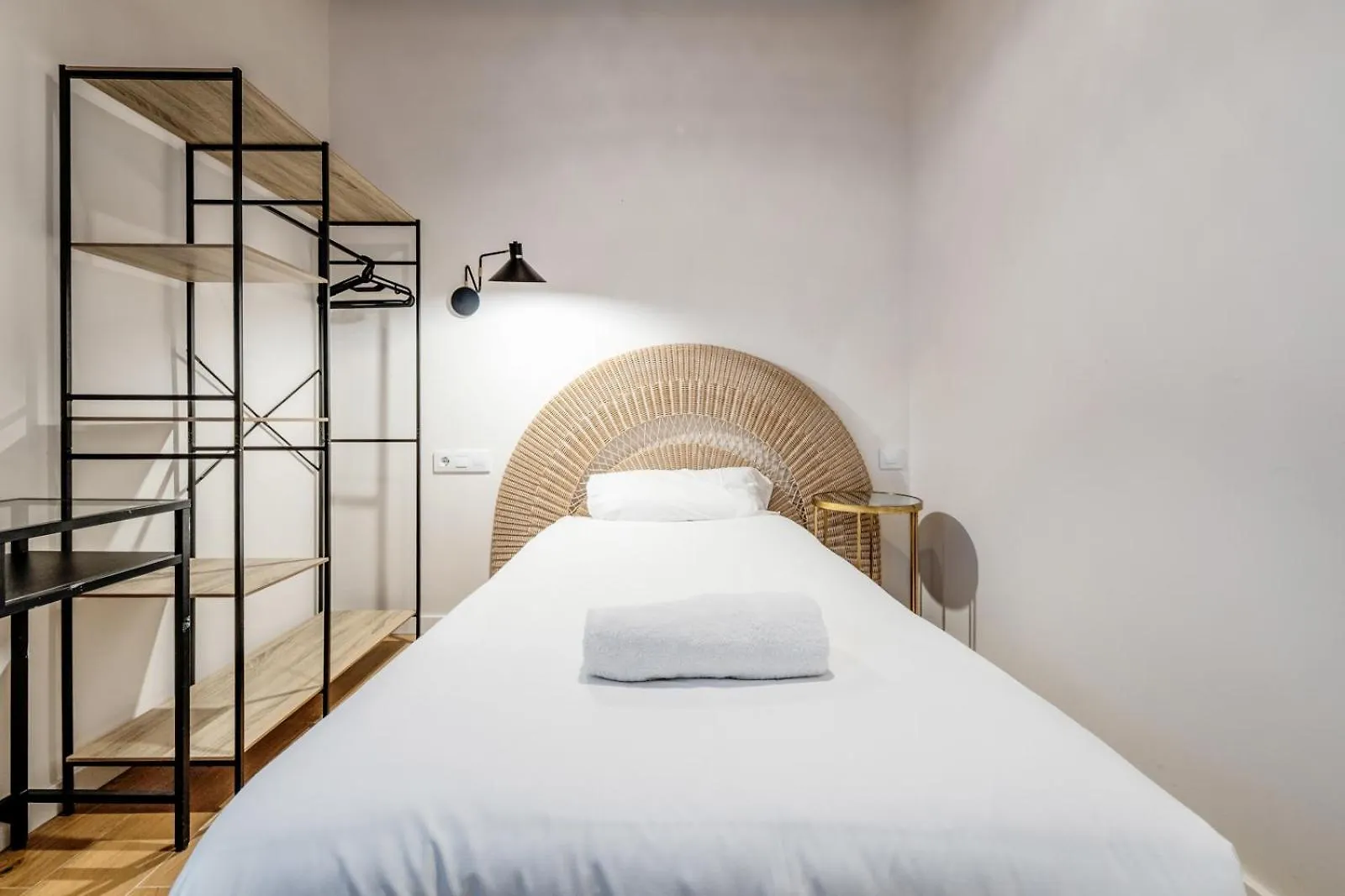 Bebarceloner Eixample Apartments - 4 Bedrooms