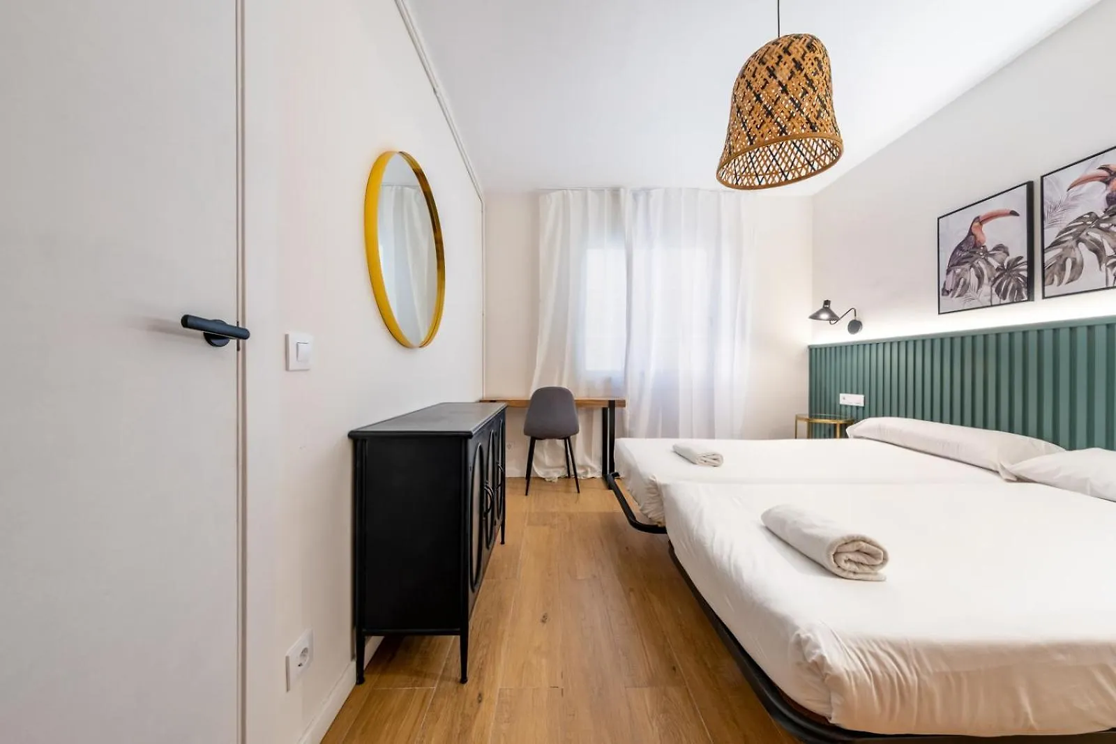 Bebarceloner Eixample Apartments - 4 Bedrooms