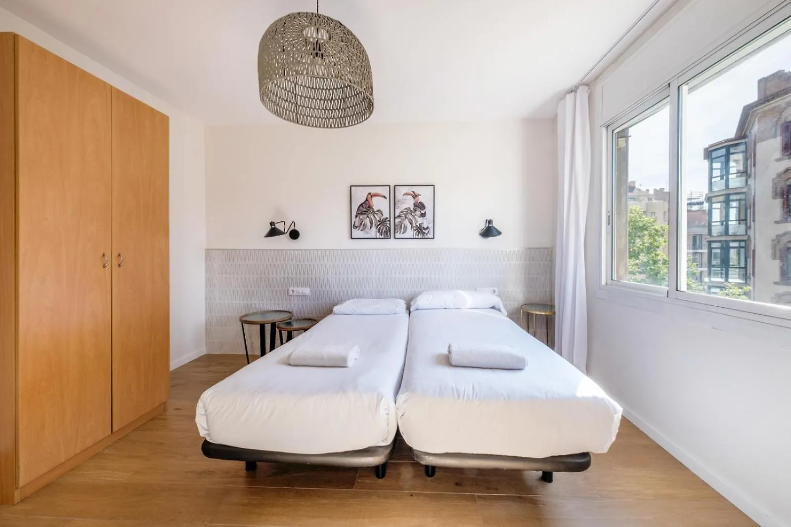 Bebarceloner Eixample Apartments - 4 Bedrooms  Barselona