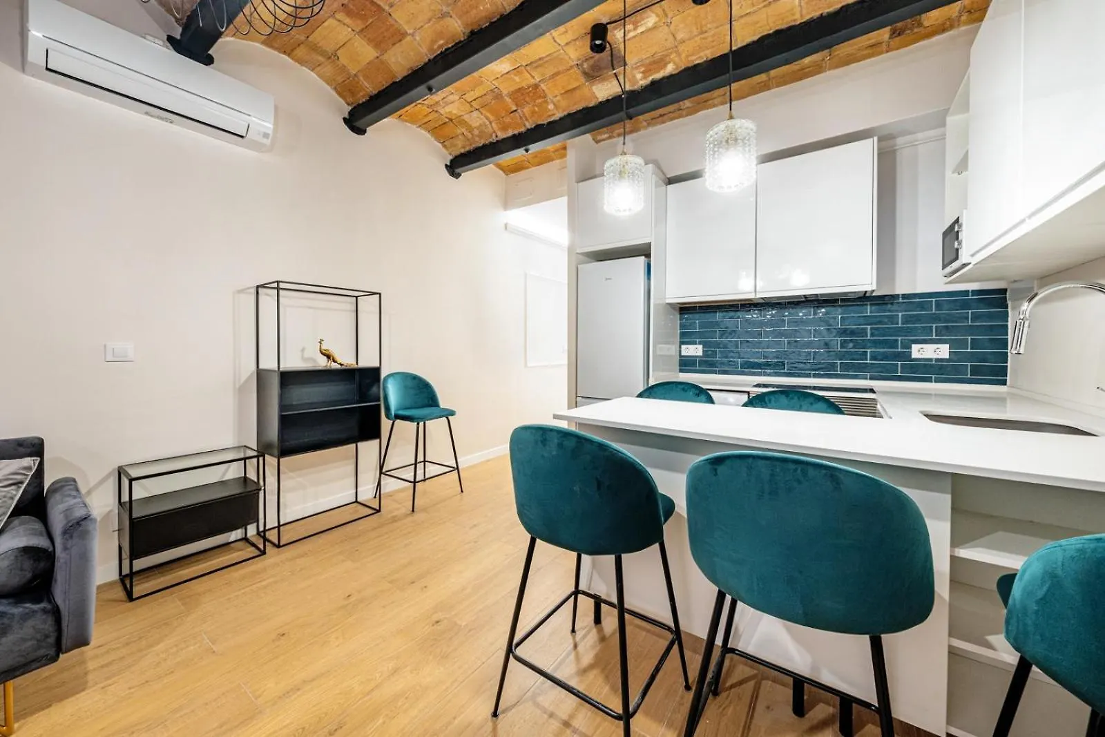 Bebarceloner Eixample Apartments - 4 Bedrooms 0*, Barselona İspanya