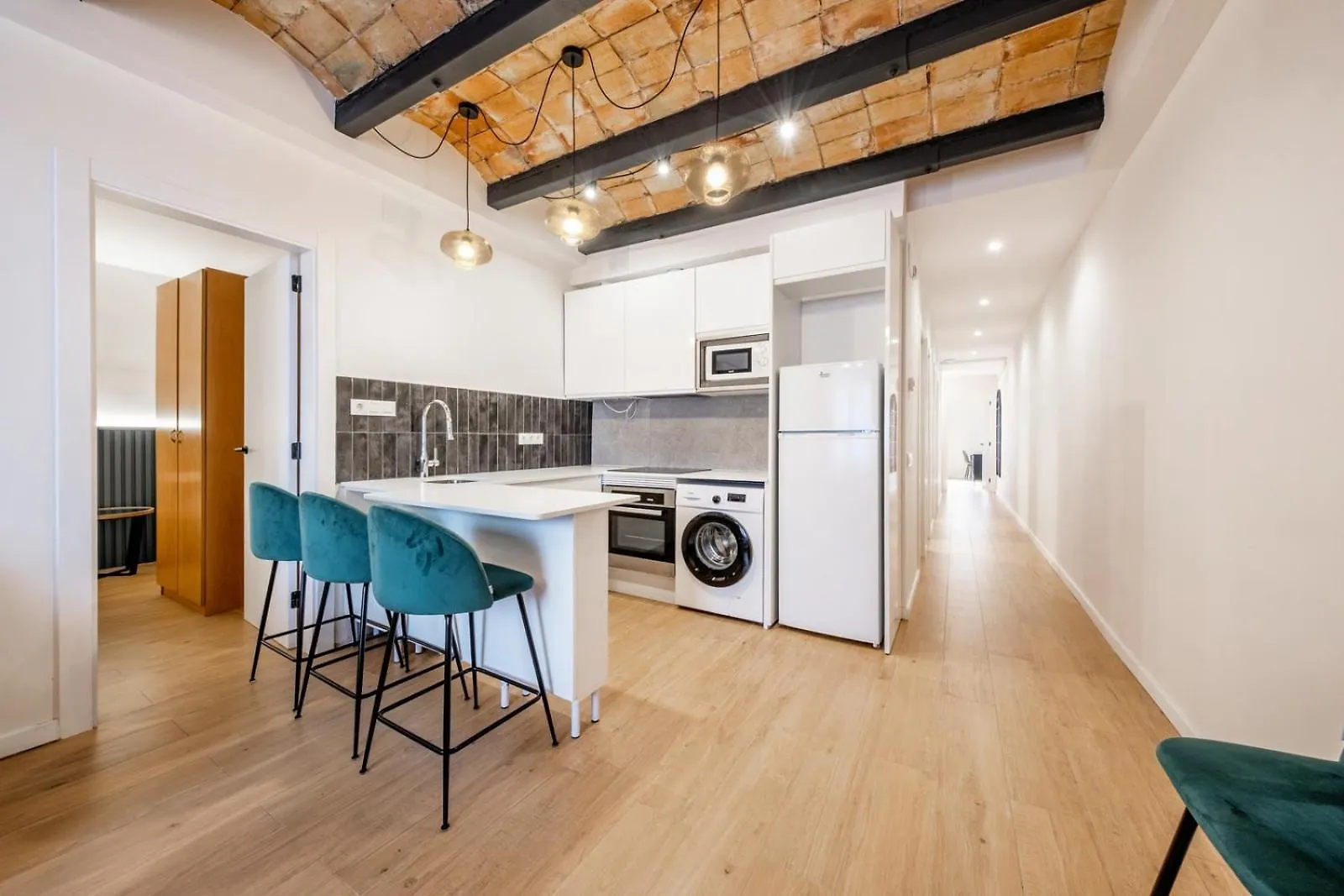Bebarceloner Eixample Apartments - 4 Bedrooms
