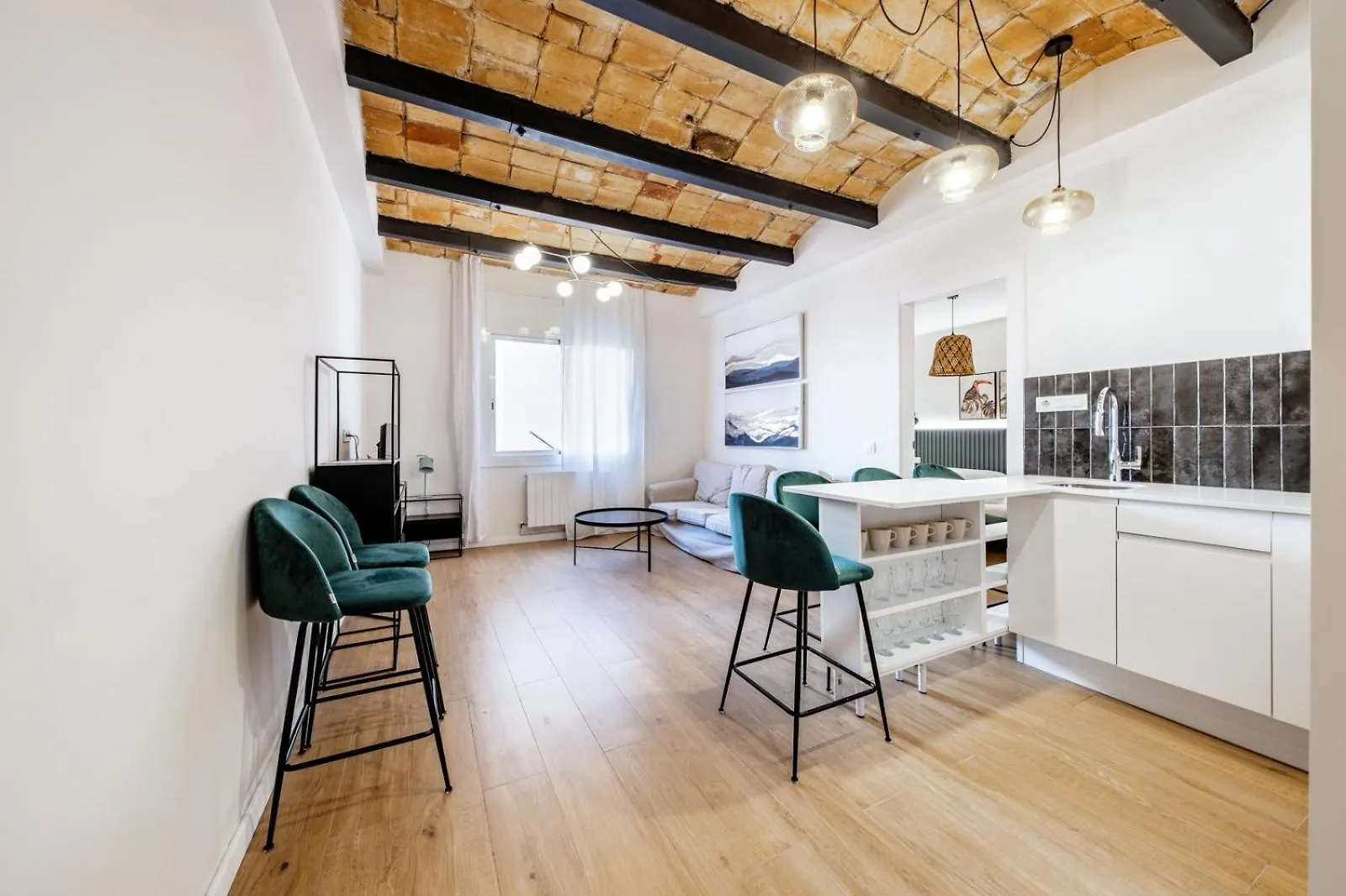 Bebarceloner Eixample Apartments - 4 Bedrooms