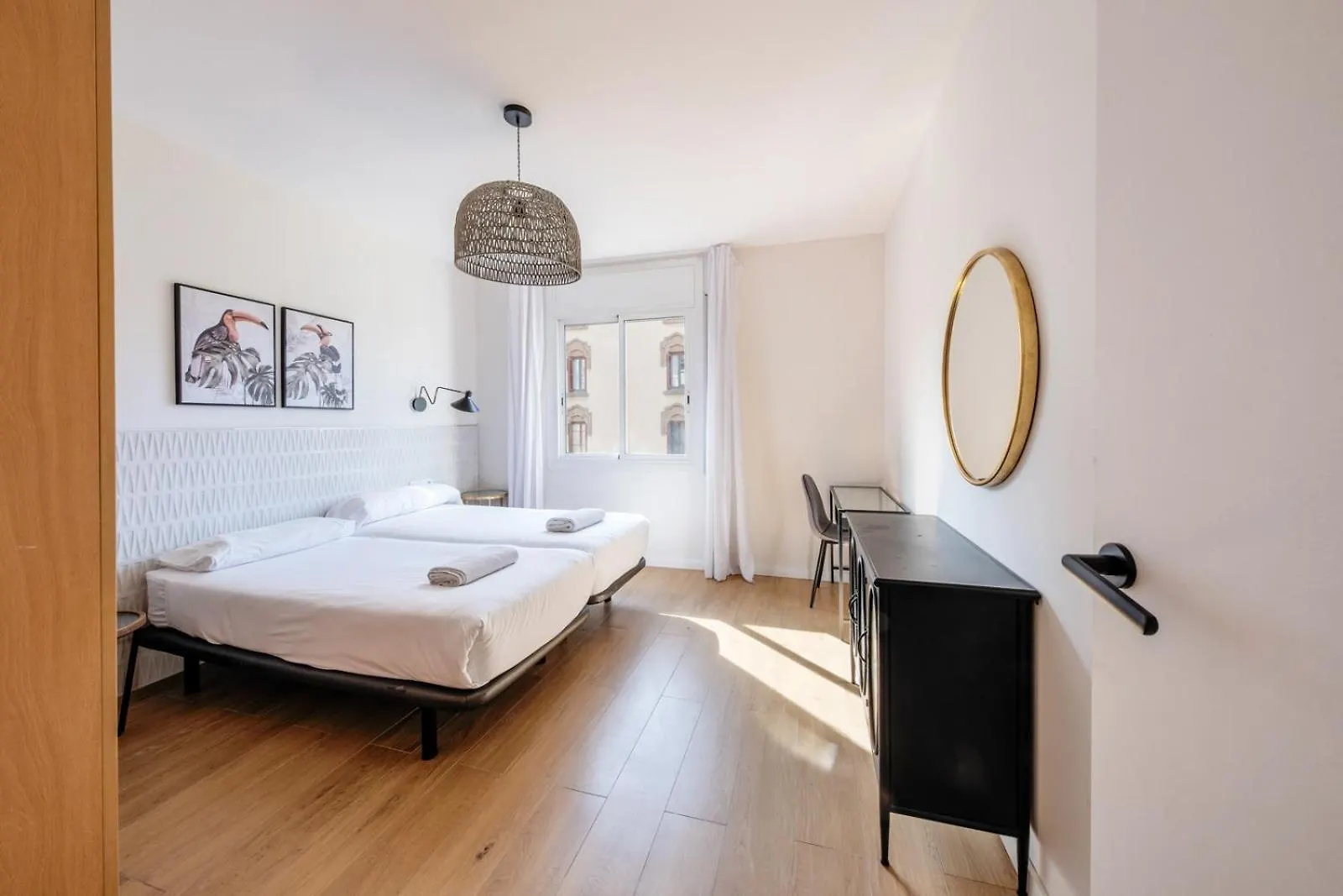 Bebarceloner Eixample Apartments - 4 Bedrooms  Barcelona