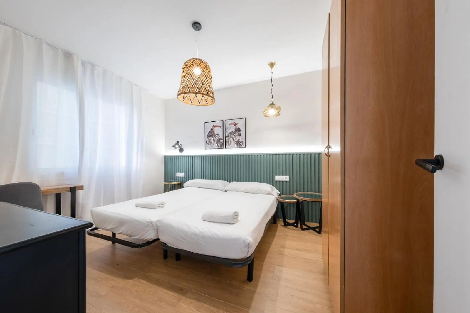 Bebarceloner Eixample Apartments - 4 Bedrooms 0*, Barcelona