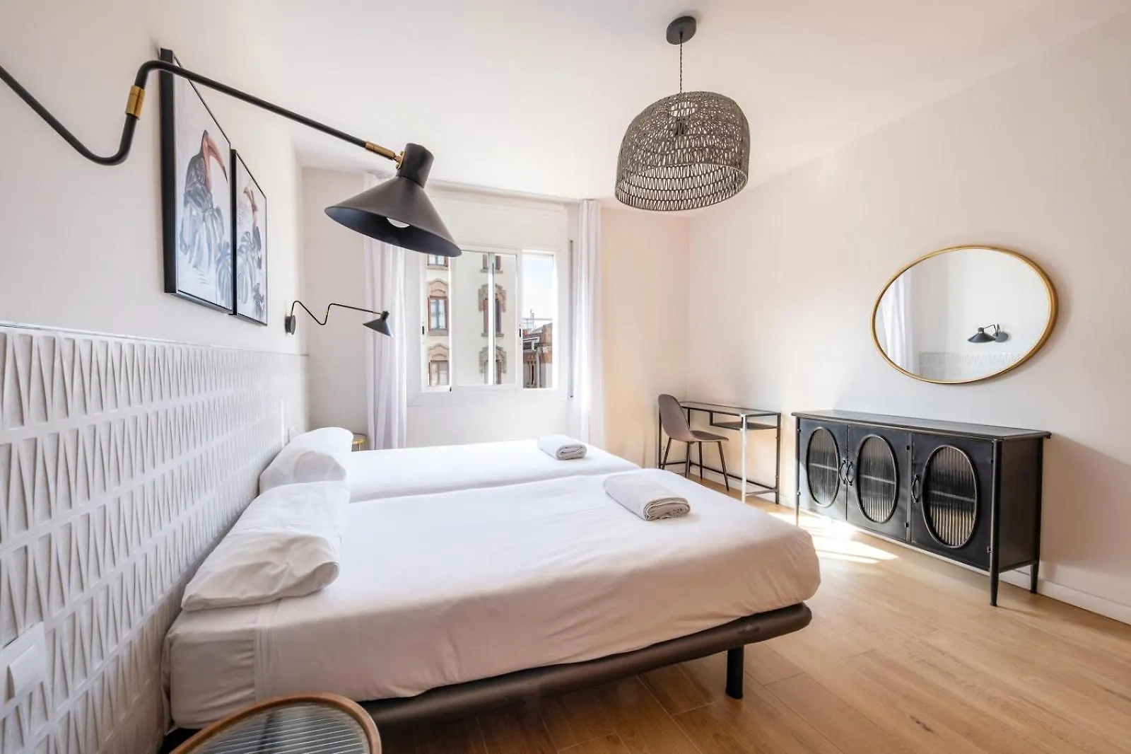 Bebarceloner Eixample Apartments - 4 Bedrooms 0*, Barcelona